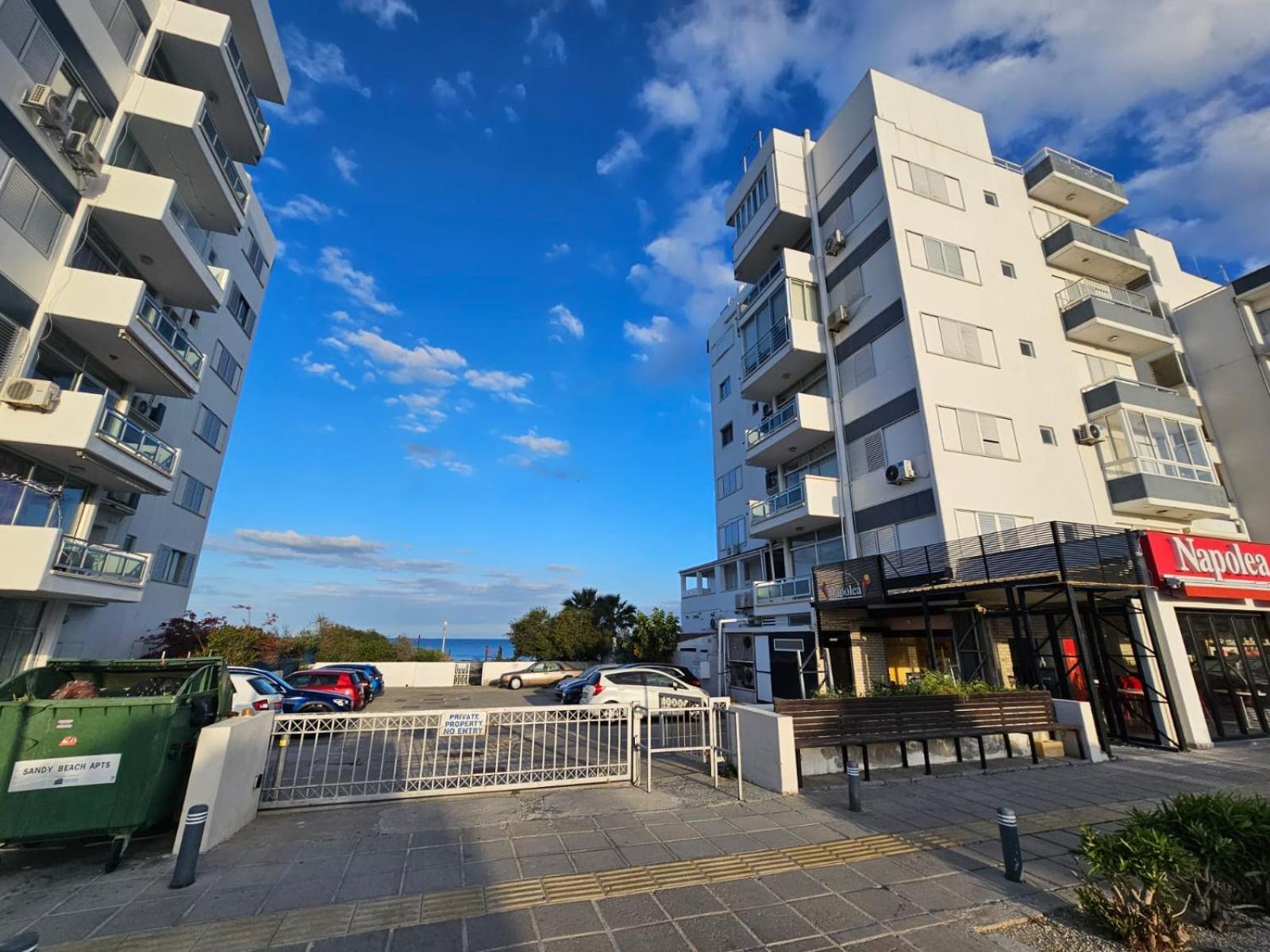Makenzy Sandy Beachfront Paradise Ларнака Экстерьер фото