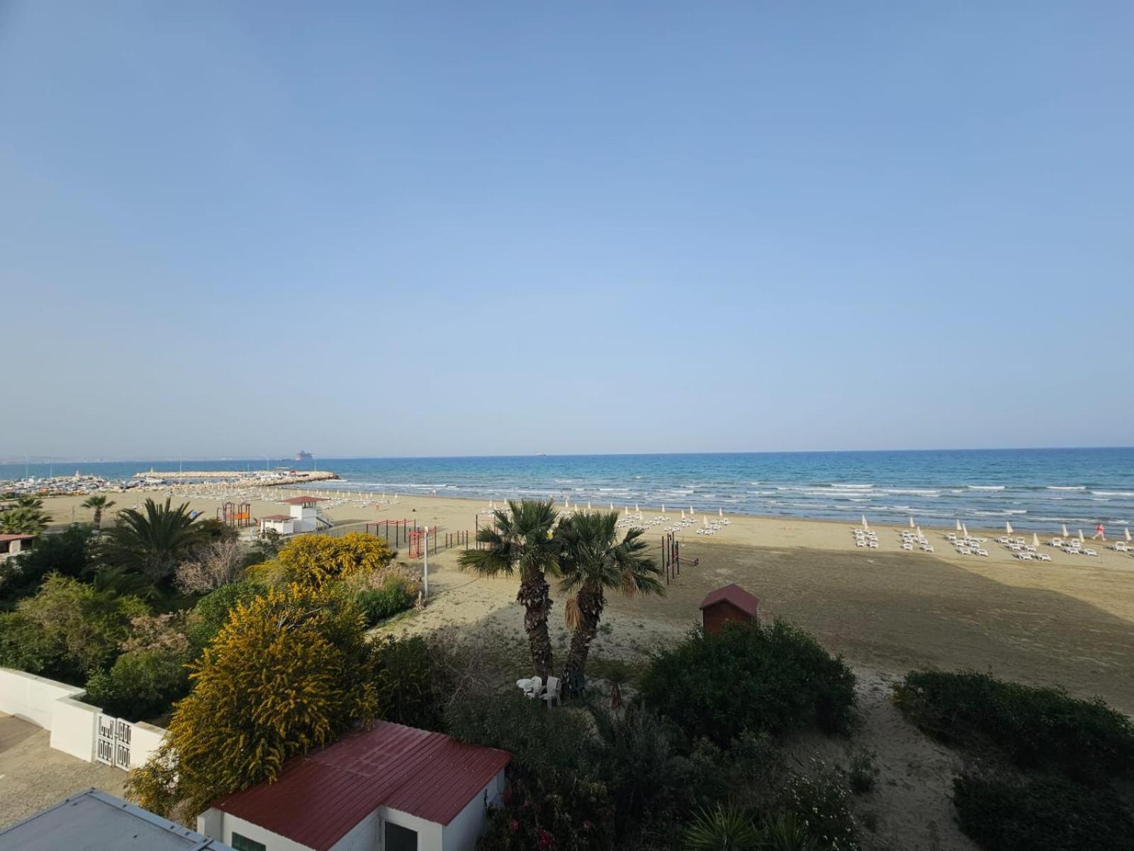 Makenzy Sandy Beachfront Paradise Ларнака Экстерьер фото