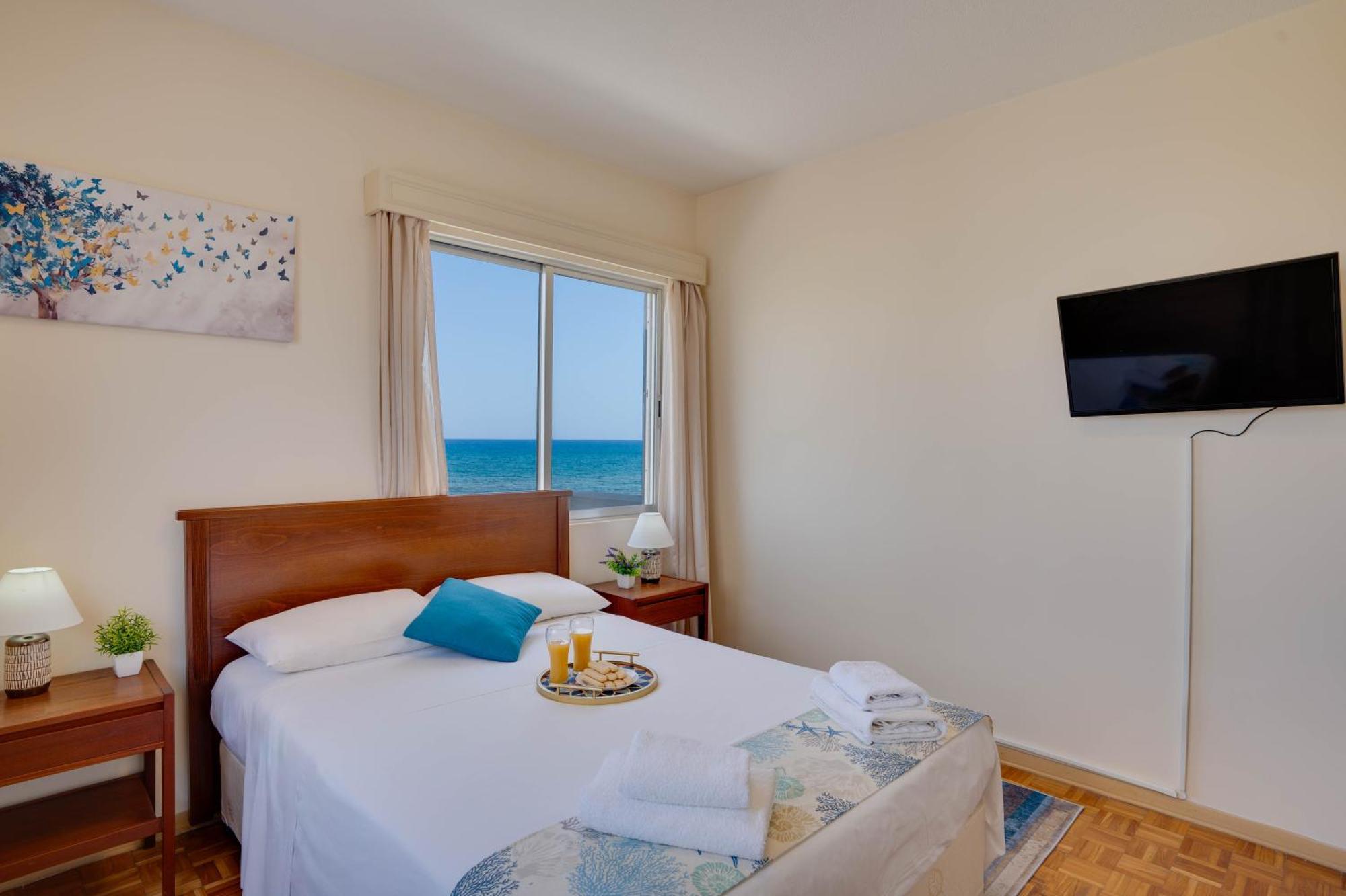 Makenzy Sandy Beachfront Paradise Ларнака Экстерьер фото