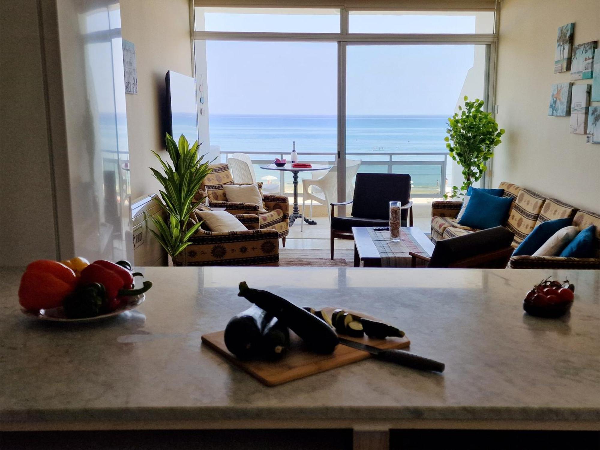 Makenzy Sandy Beachfront Paradise Ларнака Экстерьер фото