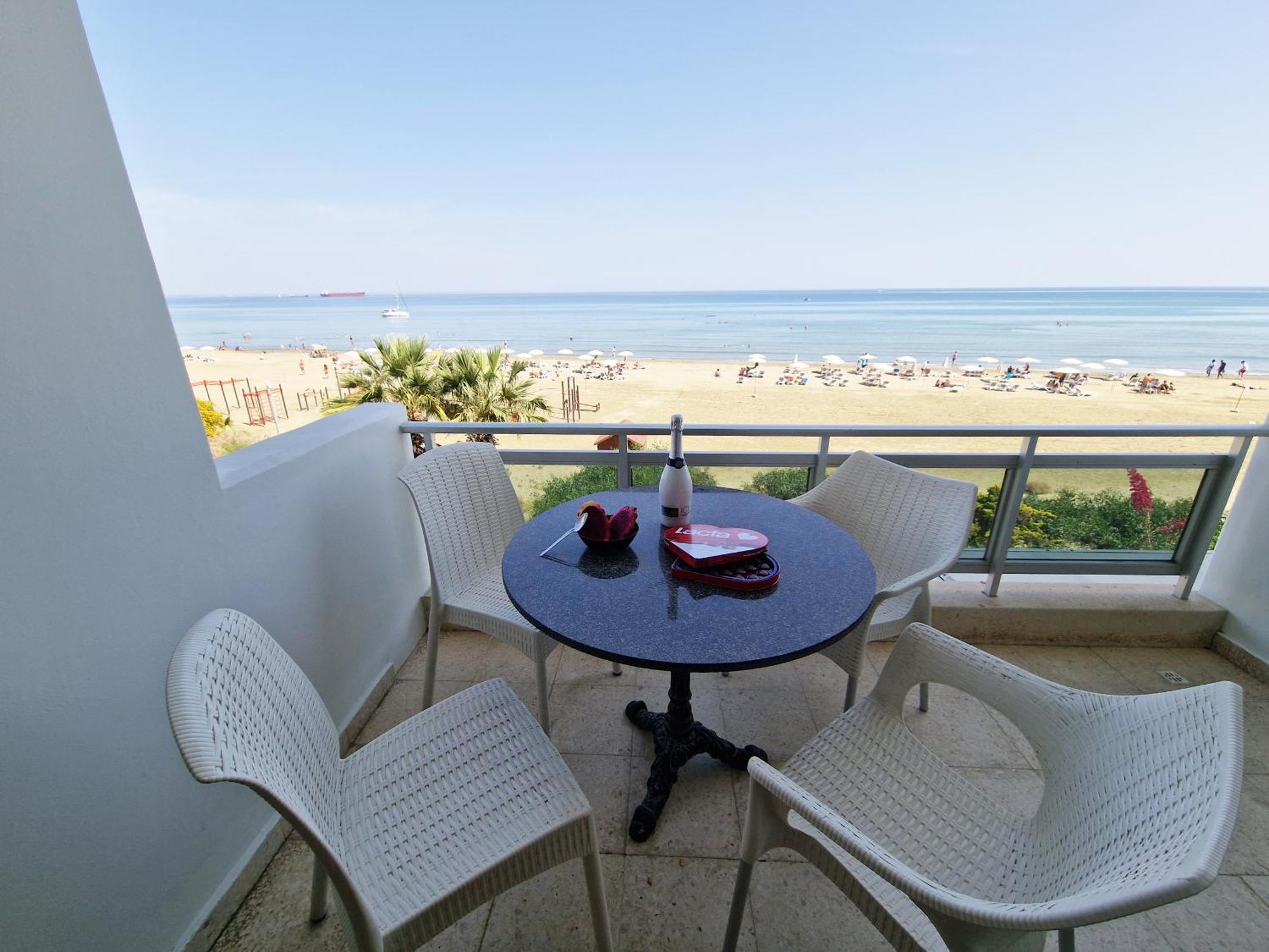 Makenzy Sandy Beachfront Paradise Ларнака Экстерьер фото